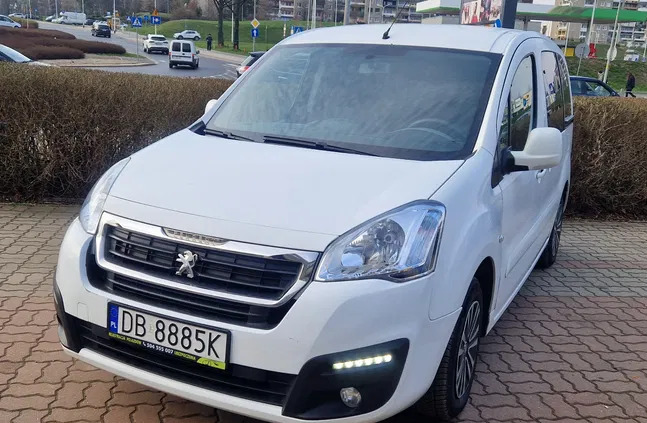 samochody osobowe Peugeot Partner cena 34900 przebieg: 216220, rok produkcji 2015 z Oleszyce